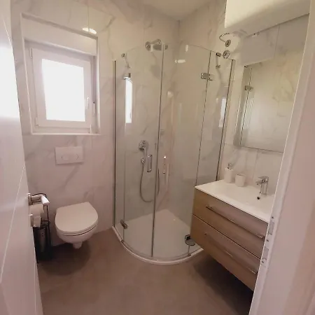 M & L Apartment