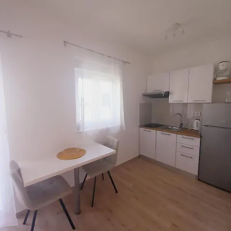 M & L Apartment