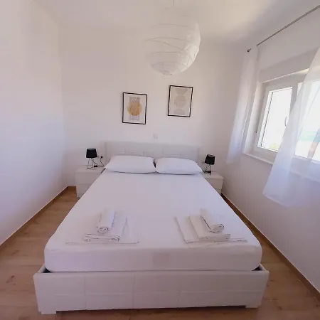M & L Apartment